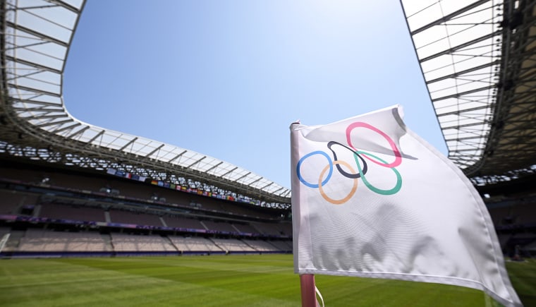 A corner flag with the Olympic rings.