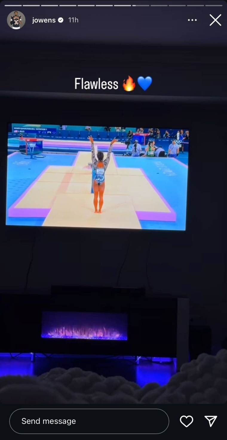 Jonathan Owens calls Simone Biles "flawless" on the balance beam.