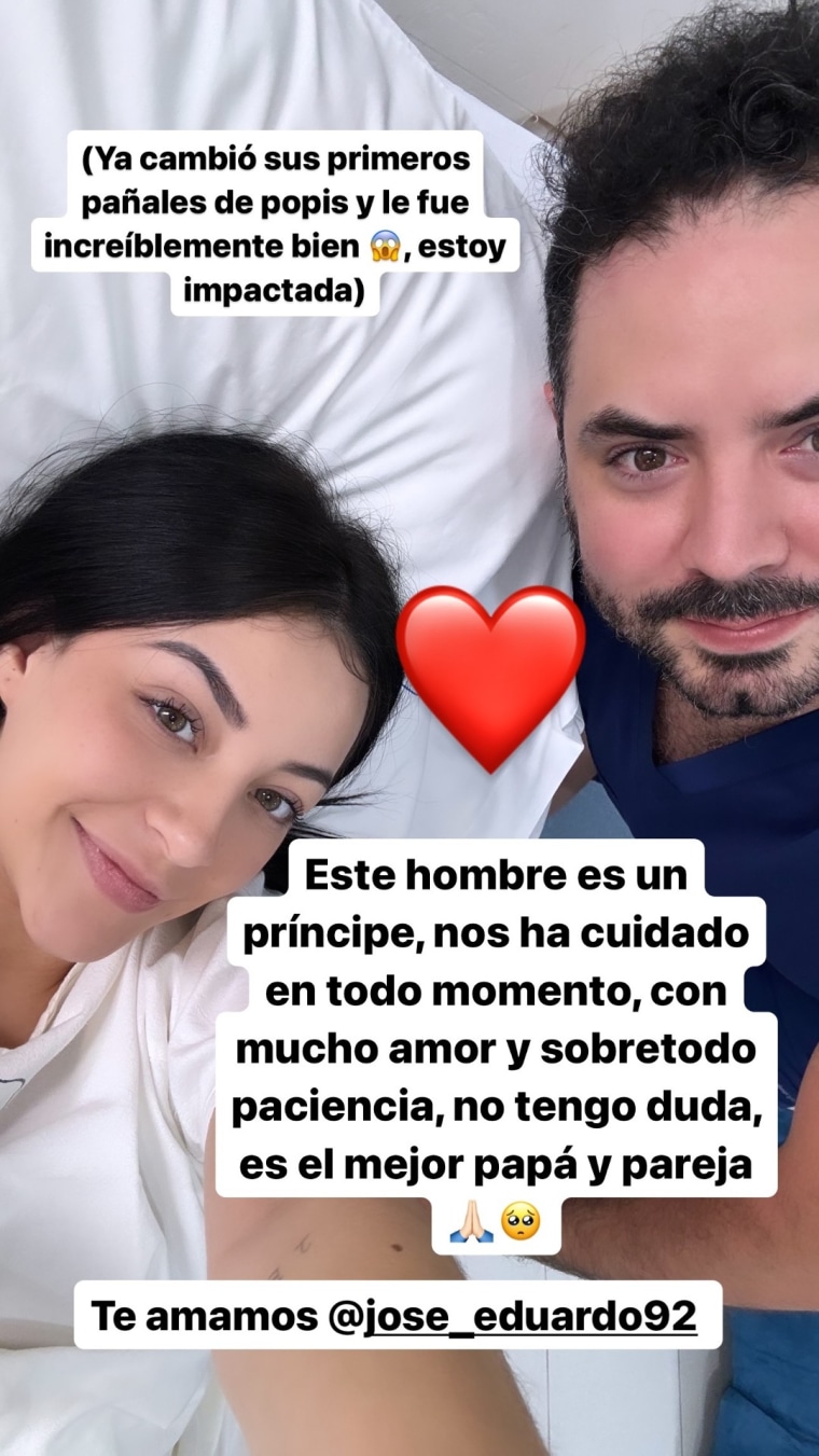 Paola Dalay y José Eduardo Derbez en el hospital