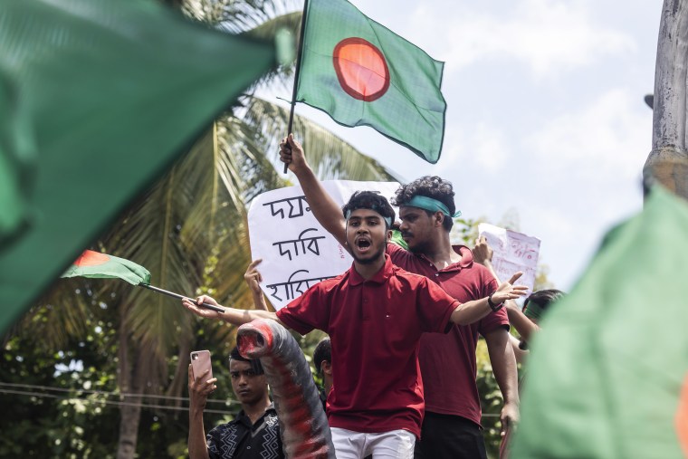 Bangladesh Ruling Awami League Party clash with protesters