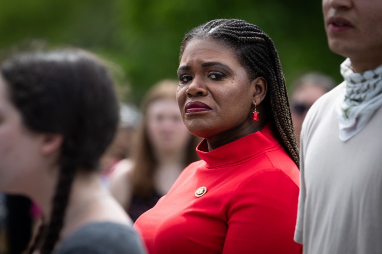 Deputado Cori Bush, Democrata, 