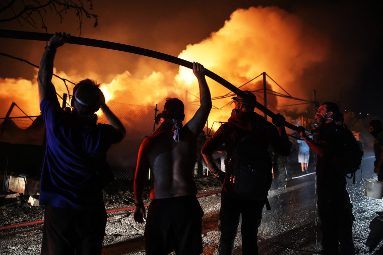 Greece's civil protection authorities ordered the evacuation of several towns in the north-eastern suburbs of Athens, threatened by a violent fire that started the day before and is spreading.