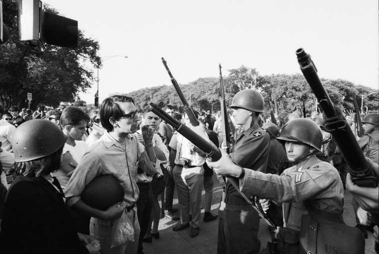 Protestujący kontra Gwardia Narodowa podczas DNC w 1968 roku