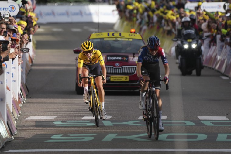 Katarzyna Niewiadoma of Poland sprints to the finish line of the Tour de France on Sunday.