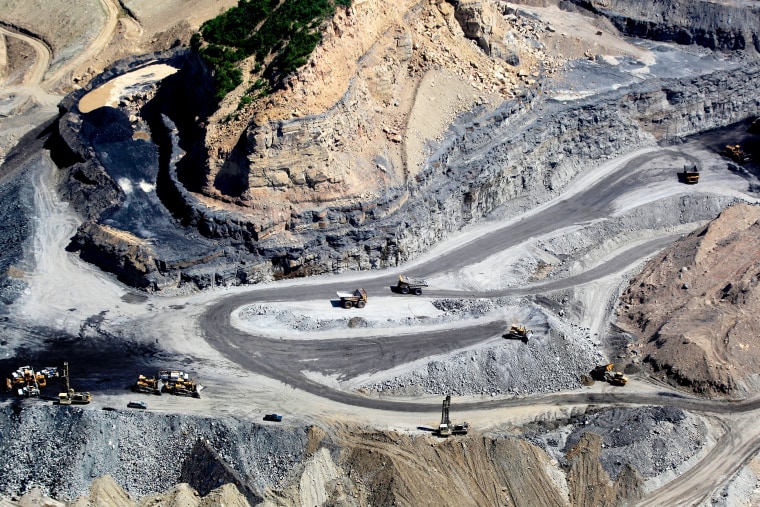 USA - Energy - Aerial heavy equipment removal in West Virginia