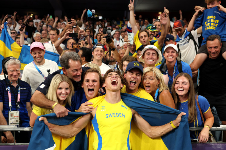 Gold medalist Armand Duplantis of Sweden celebrates with family and staff members after setting a new world record during  the Men's Pole Vault Final on day ten of the Olympic Games Paris 2024 at Stade de France on August 05, 2024 in Paris, France. 