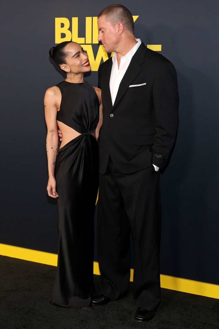 Zoe Kravitz and Channing Tatum look at each other only in "Blink twice" The premiere will take place at the DGA Theater Complex on August 8, 2024 in Los Angeles.