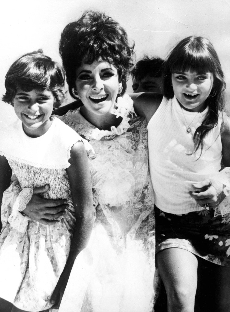 Actress Elizabeth Taylor with her daughters