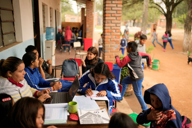 Image: geography class paraguay students