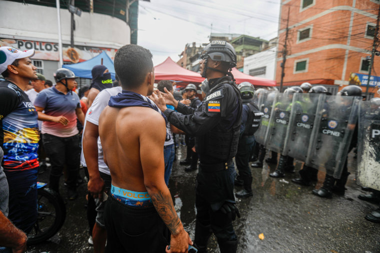 Police officers take security measures.