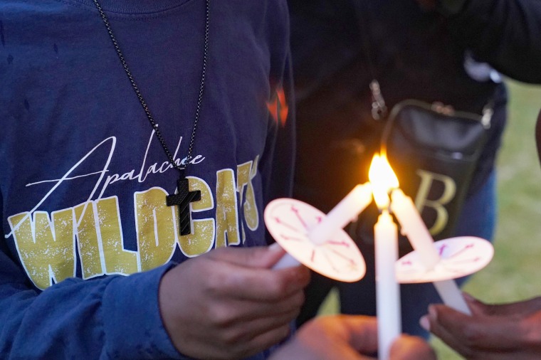 Image: Area Continues To Mourn After Shooting At Apalachee High School candlelight