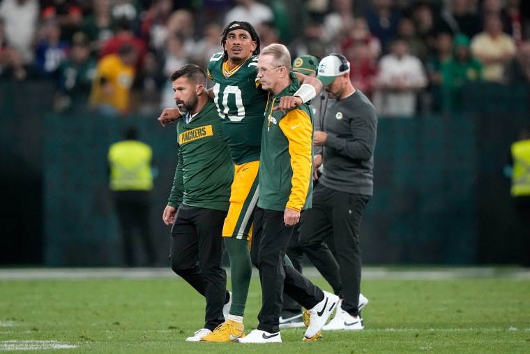 Packers QB Jordan Love suffers apparent lower leg injury in final seconds  vs. Eagles