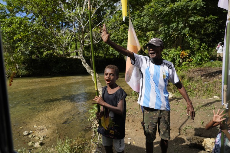 Pope arrives within the faraway jungles of Papua New Guinea with humanitarian assist and toys