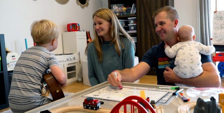 Emma, ​​Stewart e seus filhos em casa no Texas.