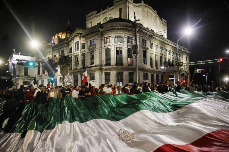 Mexico's Senate on September 11 approved a constitutional reform to allow voters to elect judges, the chamber announced, after protesters had earlier forced lawmakers to suspend debate on the proposal. 