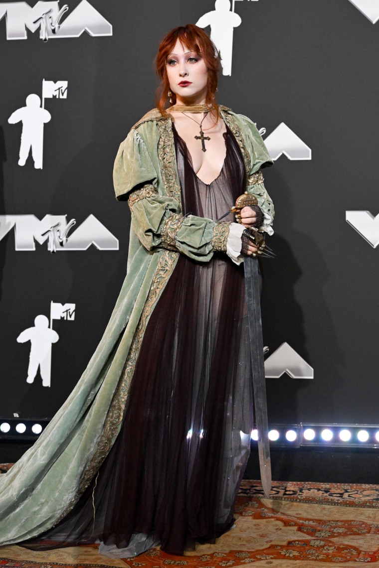 MTV VMAs red carpet looks: Taylor Swift, Chappell Roan, Sabrina ...