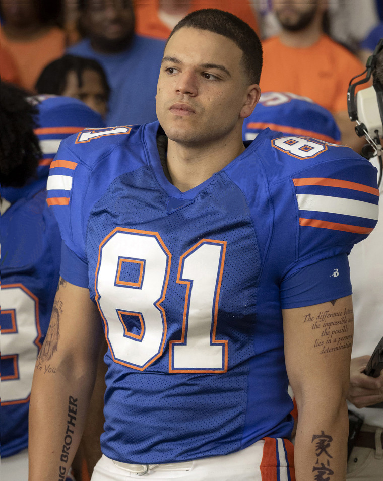 Josh Rivera como Aaron Hernandez