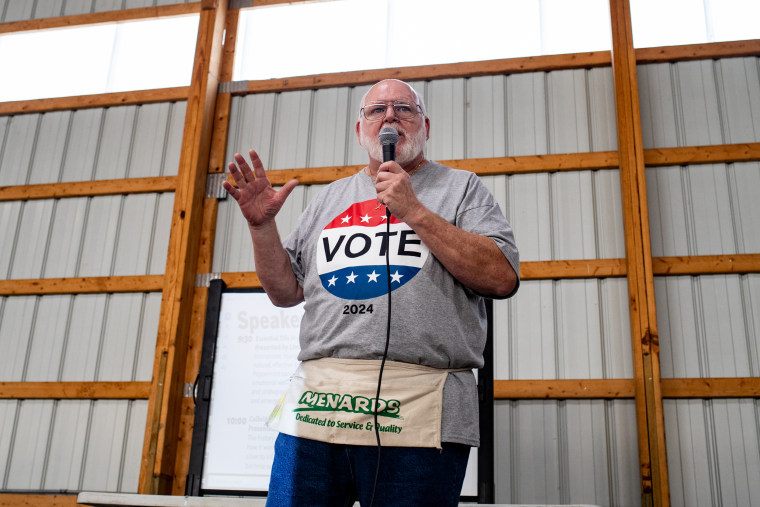 Michael Clark, a vendor at the event, speaks to attendees during the Great Lakes Emergency Preparedness Expo. 