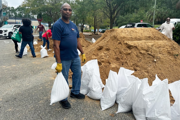 Leroy Peck, 66, prepares sandbags