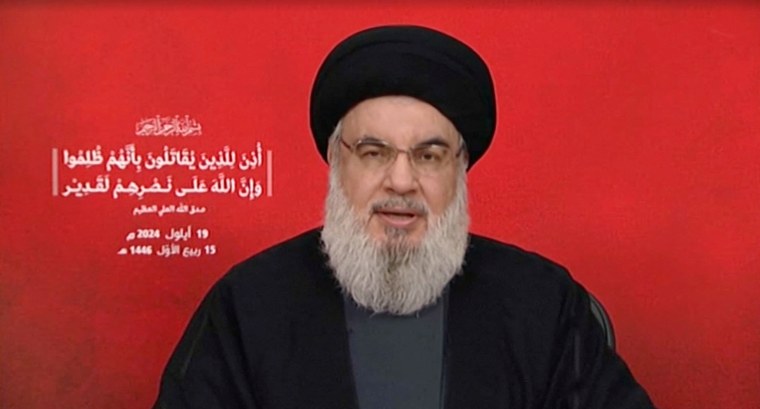 O líder do Hezbollah, Sayyed Hassan Nasrallah, faz um discurso na televisão 