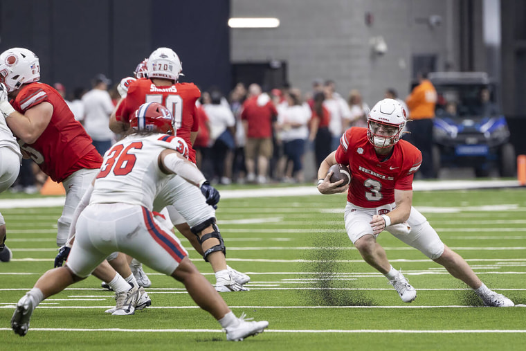 UNLV quarterback Matthew Sluka