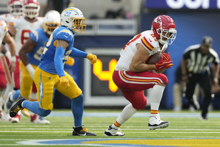 Chiefs TE Travis Kelce finally breaks out against Chargers