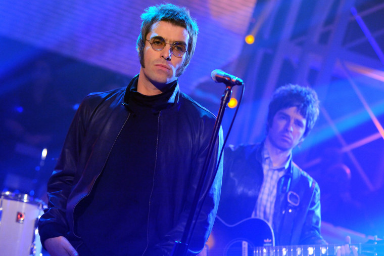 Liam Gallagher y Noel Gallagher en 2009.
