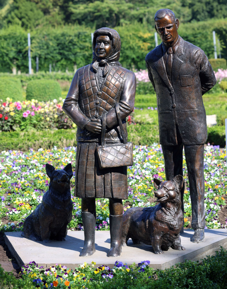 New Queen Elizabeth statue in Northern Ireland.