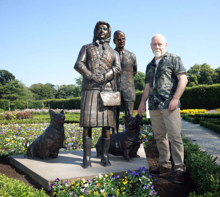 New Queen Elizabeth statue in Northern Ireland.