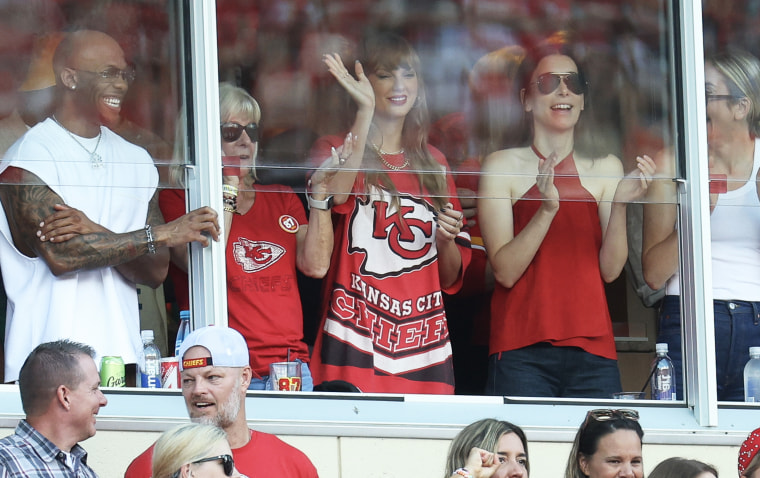 Taylor Swift watches as the Cincinnati Bengals take on the Kansas City Chiefs.