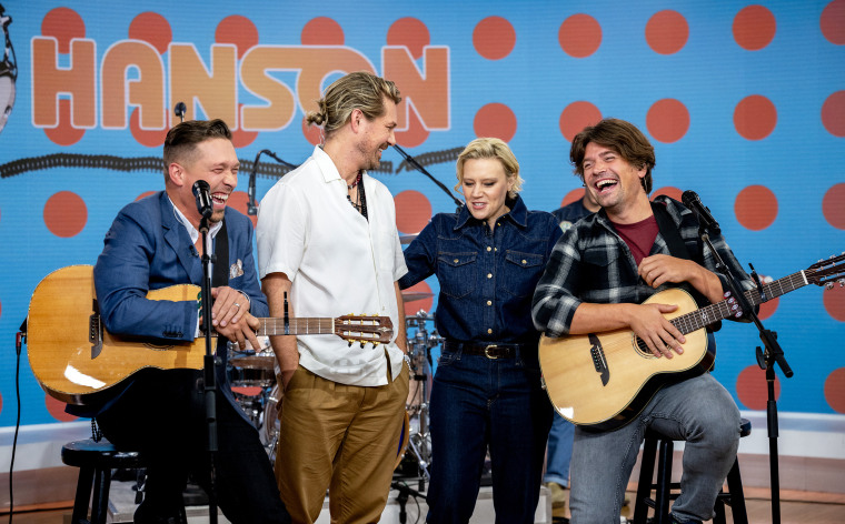 Kate McKinnon and Hanson.