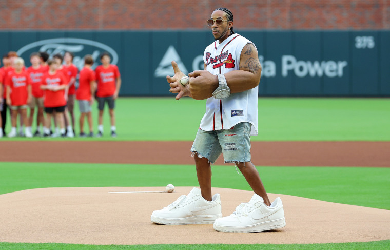 Ludacris throwing out the first pitch before the Atlanta Braves game.