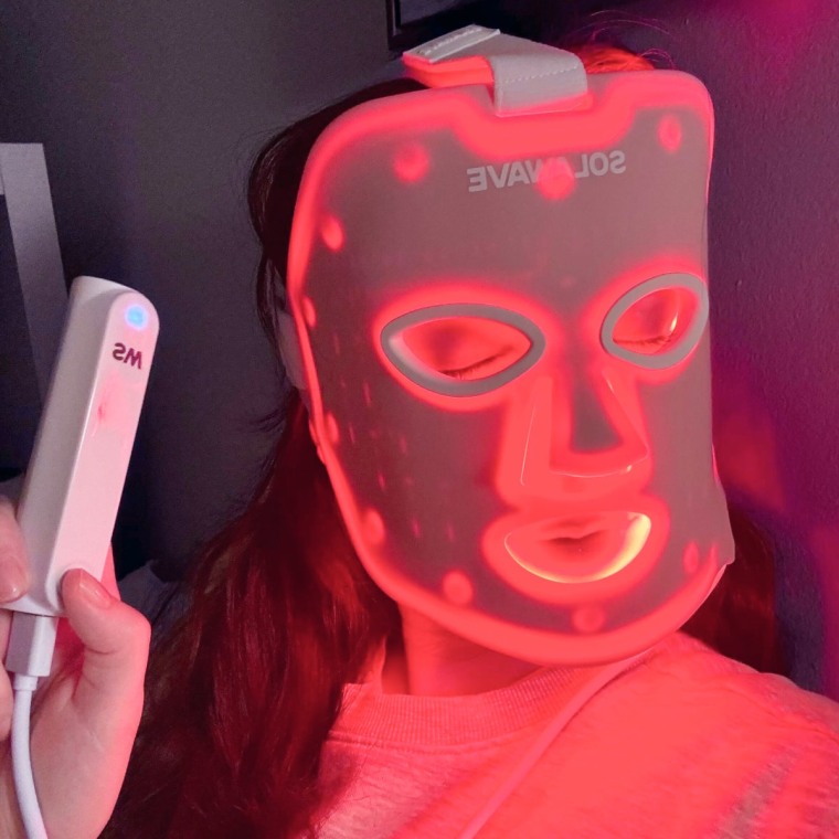 Solawave Wrinkle Retreat Light Therapy Face Mask