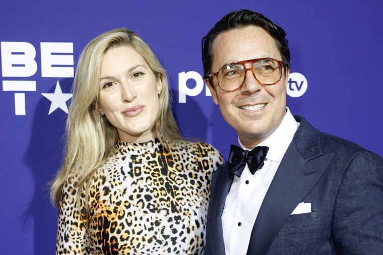 Olivia Nuzzi and Ryan Lizza pose for a photo