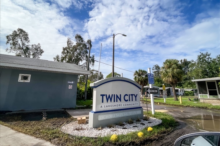 Twin Cities Mobile Home Park em São Petersburgo, Flórida, 