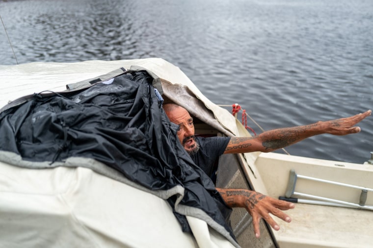 Tampa police try to coax a man living on his boat "Lieutenant Dan" go for his safety