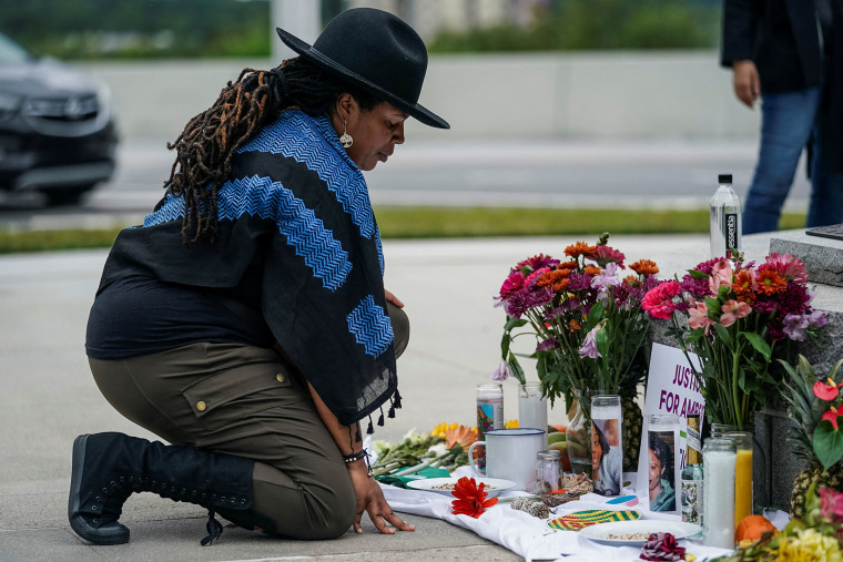 Una vigilia y manifestación en respuesta a las muertes de Amber Nicole Thurman y Candi Miller.