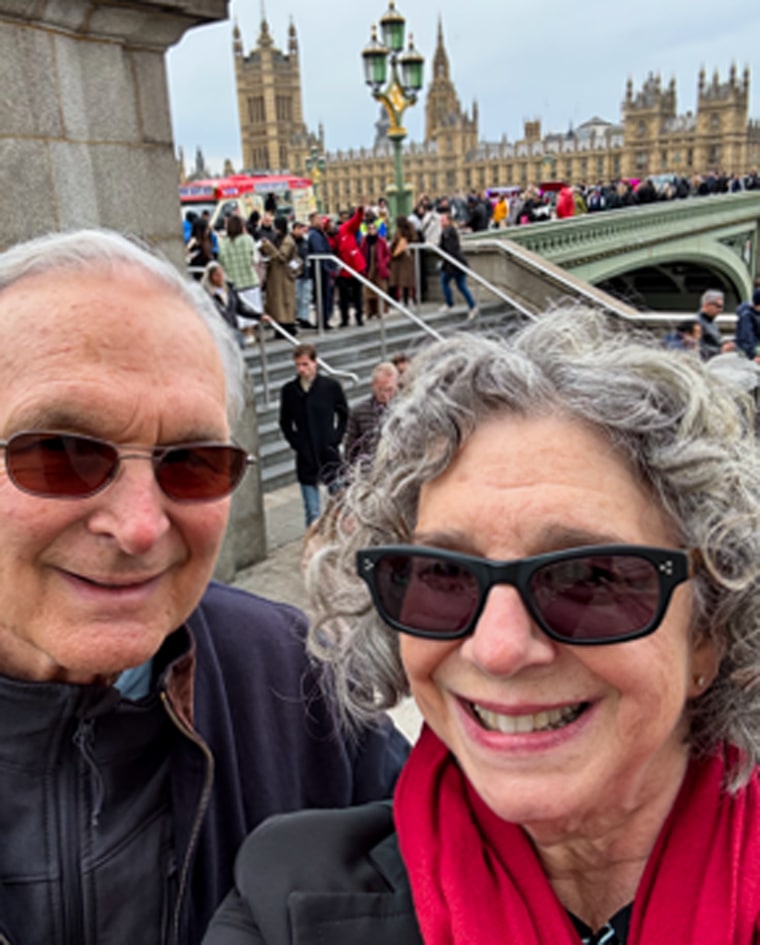 Olivia MacLeod Dwinell, de 64 años, y su marido Ross, de 74.