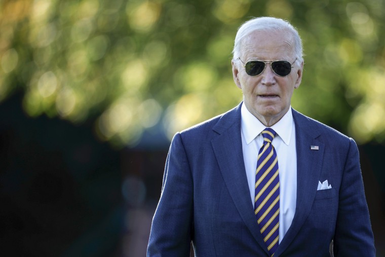 Photo: President Biden leaves the White House for Arizona