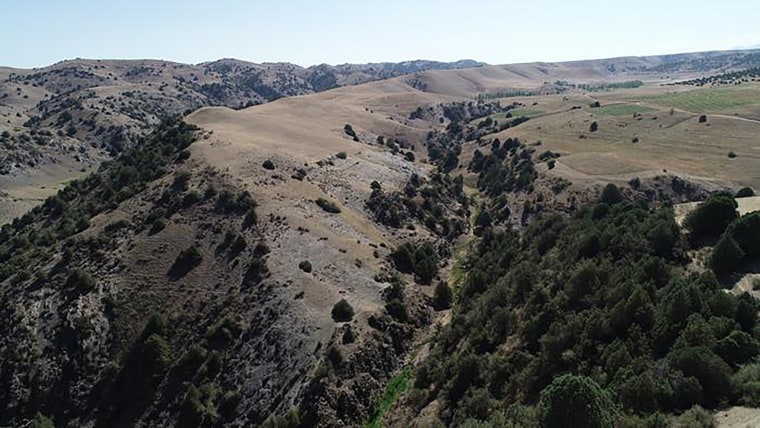 Um drone capturou imagens do local de Tugunbulak em 2018, onde hoje é o Uzbequistão.