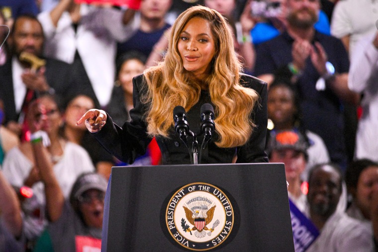 Image: Beyoncé Kamala Harris rally Houston Texas politics political