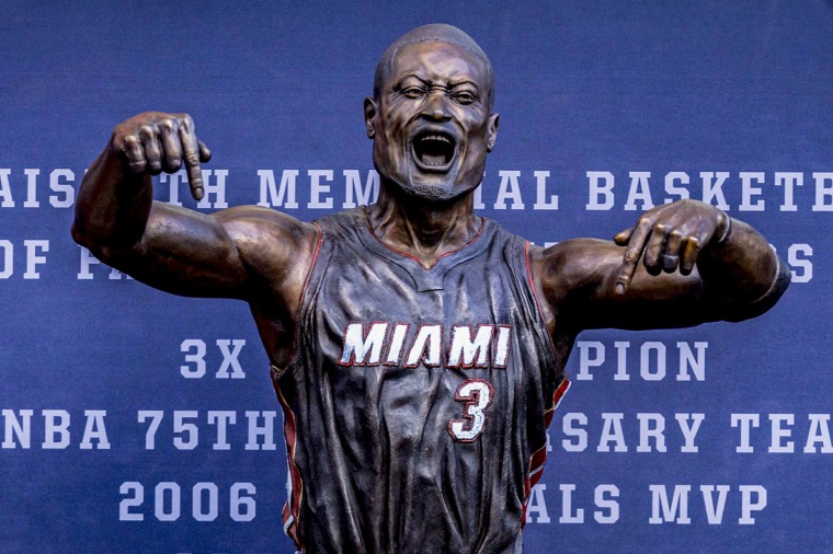 Dwayne Wade statue in Miami