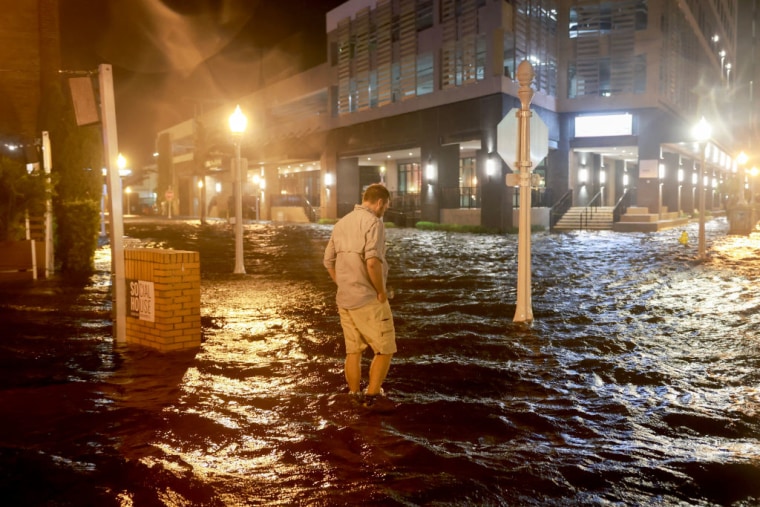 El huracán Milton golpea el centro de Florida con fuerte lluvias y deja  inundaciones graves. Confirman 2 muertos