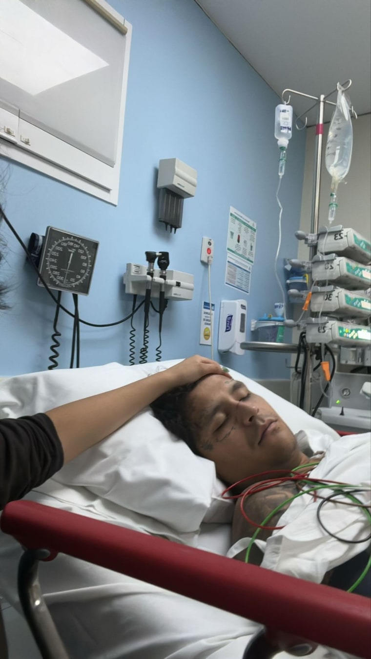 Christian Nodal en el hospital