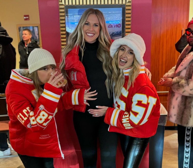 Swift and Mahomes previously posed with their hands on Bell's baby bump.