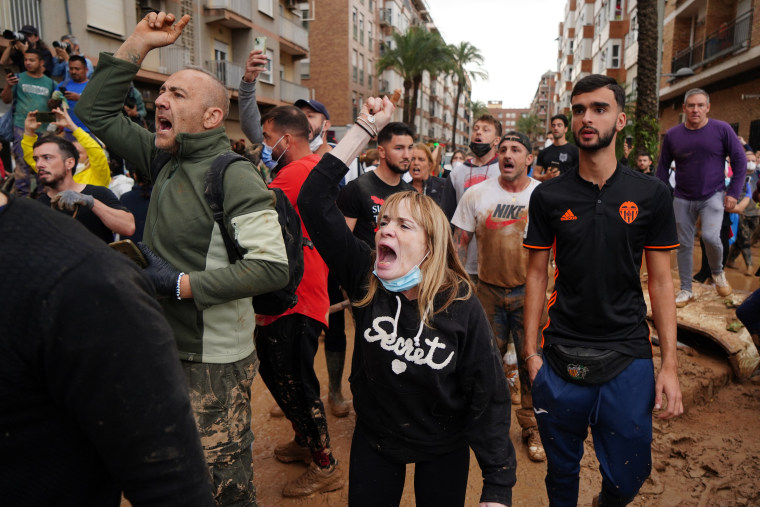 Angry crowds throw mud and shout insults at Spanish king as he tours ...