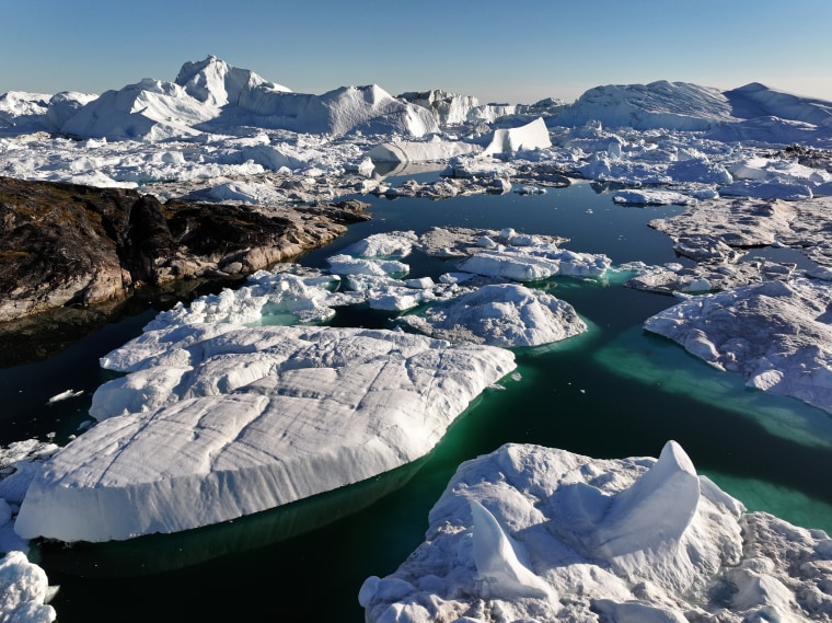 O manto de gelo da Groenlândia, enfrentando o aquecimento global, está derretendo