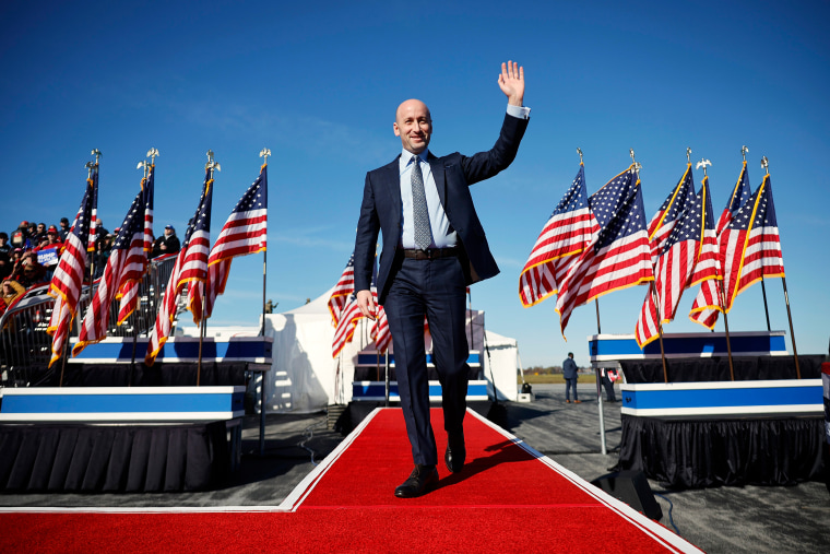 Image: Stephen Miller politics politics wave hand gesture smile