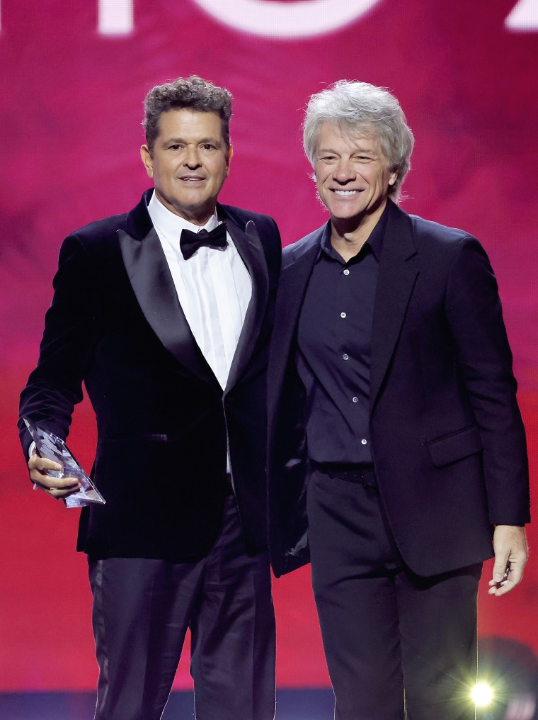 Image: 25th Latin GRAMMY Awards - Show carlos vives jon bon jovi