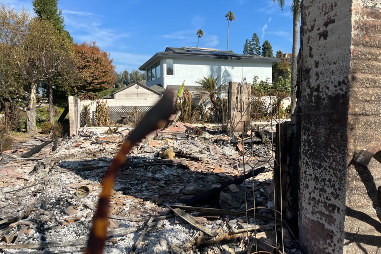 La casa de décadas de Al y Phyllis Nordquist en Camarillo, California, fue destruida por el incendio de Mountain.